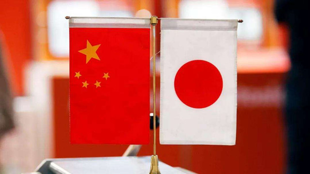传广西南宁出现 “踩日本国旗送五星旗”活动