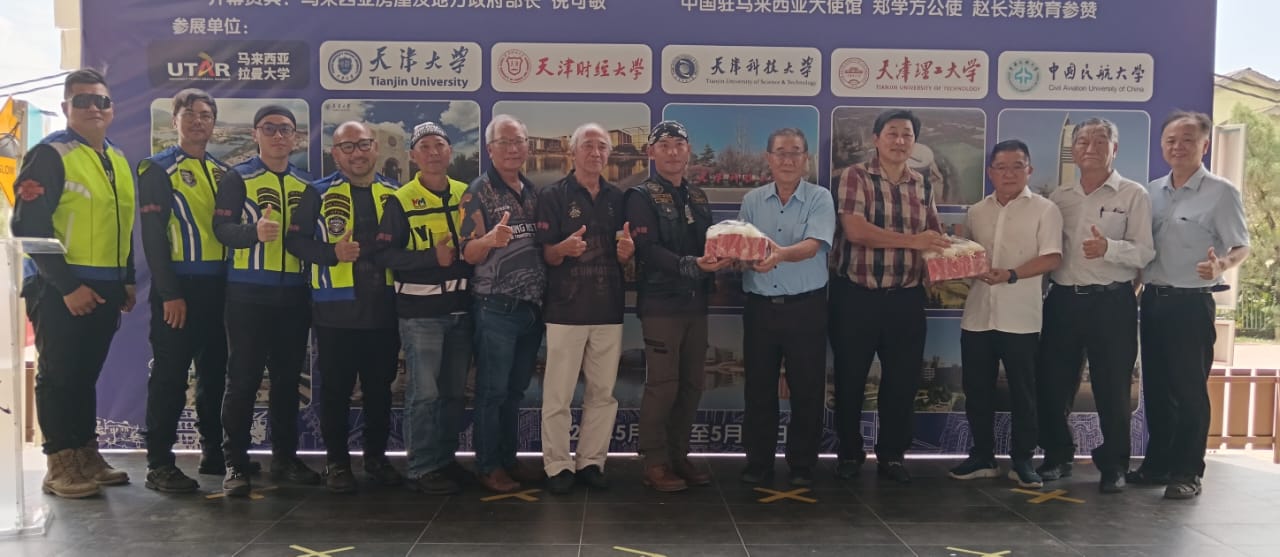 华教传骑2024摩托车队抵达三民独中，传递中秋祝福与教育精神