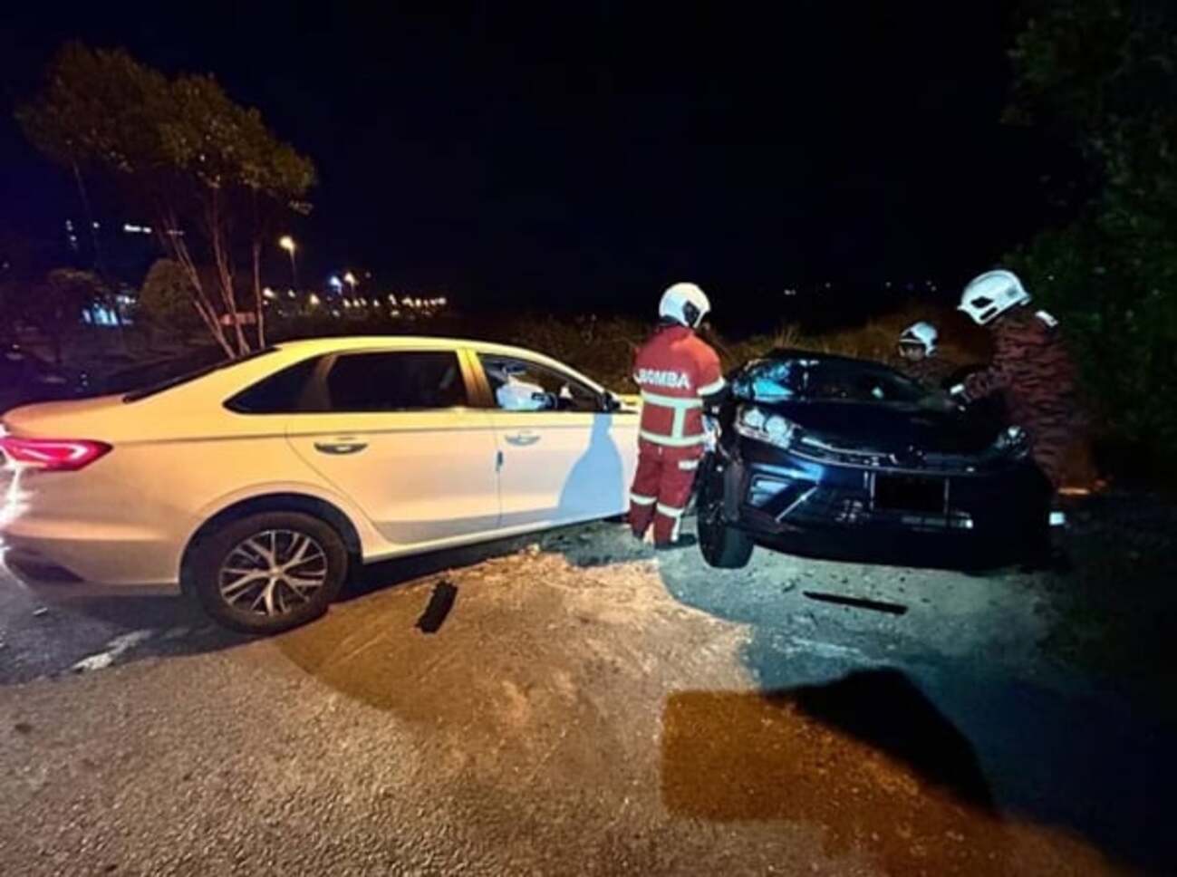 电召车遭猛撞  司机重伤乘客亡