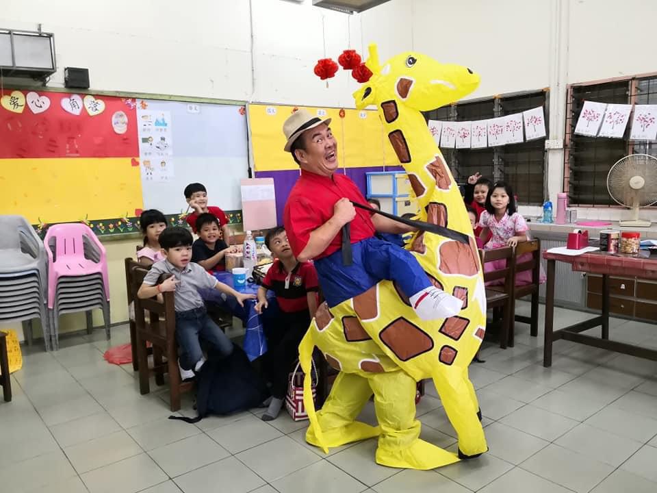 扮卡通人物教学 李猷列:快乐传递教育