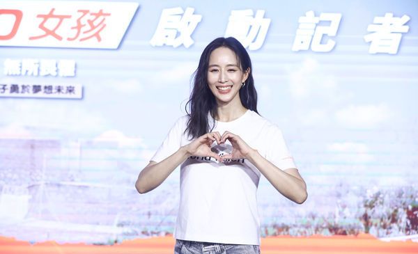 張鈞甯大方放閃柯汶利 42歲生日前收“兒子”越洋驚喜哭了