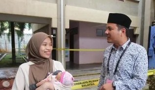 【马哥打补选】抱着一个月大女婴 19岁首投族坐月子不忘投票