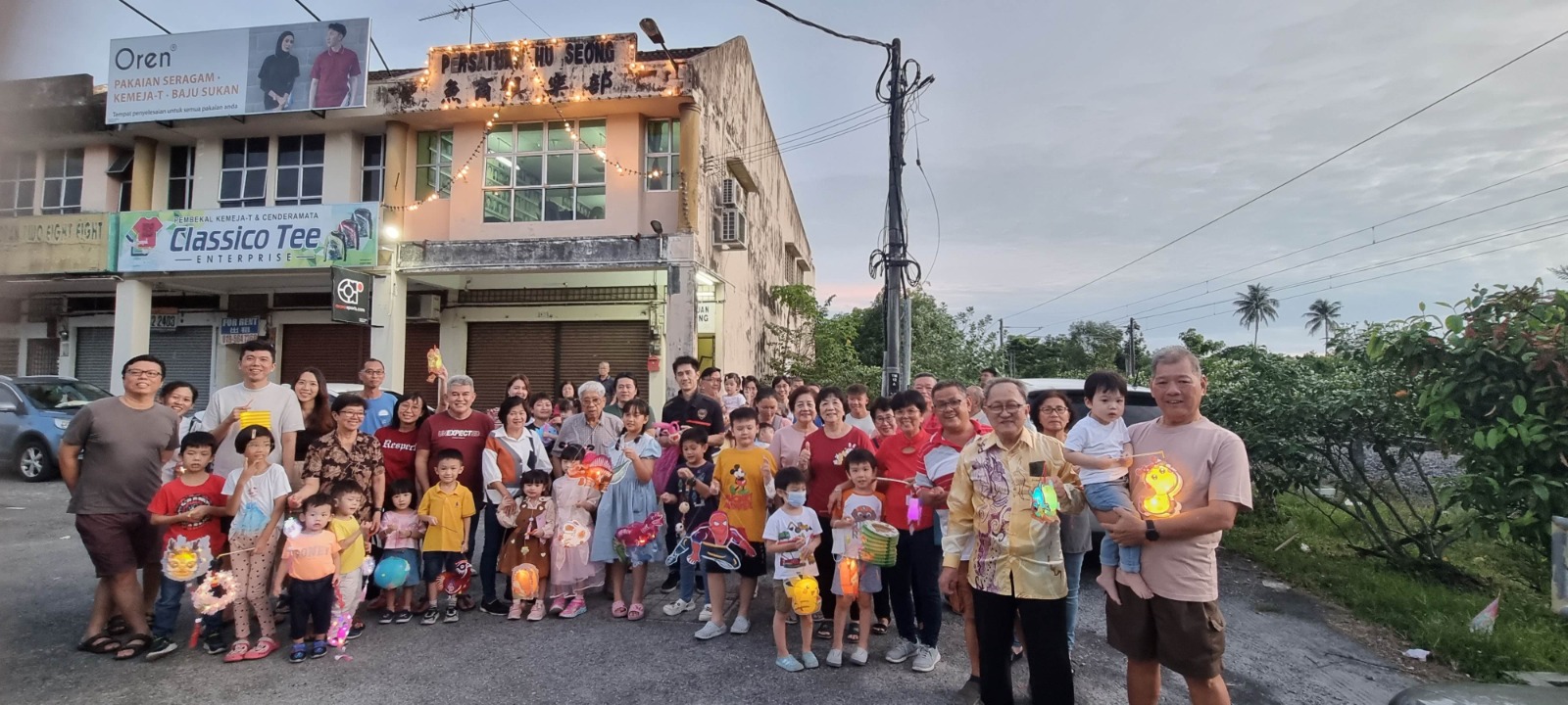太平鱼商俱乐部中秋联欢晚会 提灯游行增添节日气氛