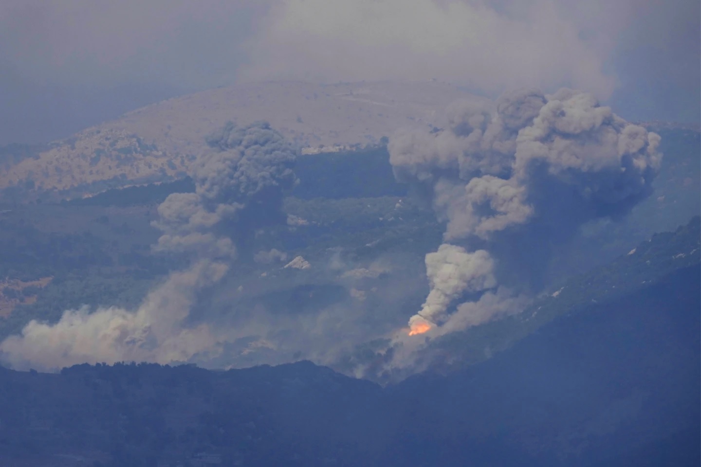 以色列黎巴嫩边境炮火猛烈 贝鲁特空袭增至37死