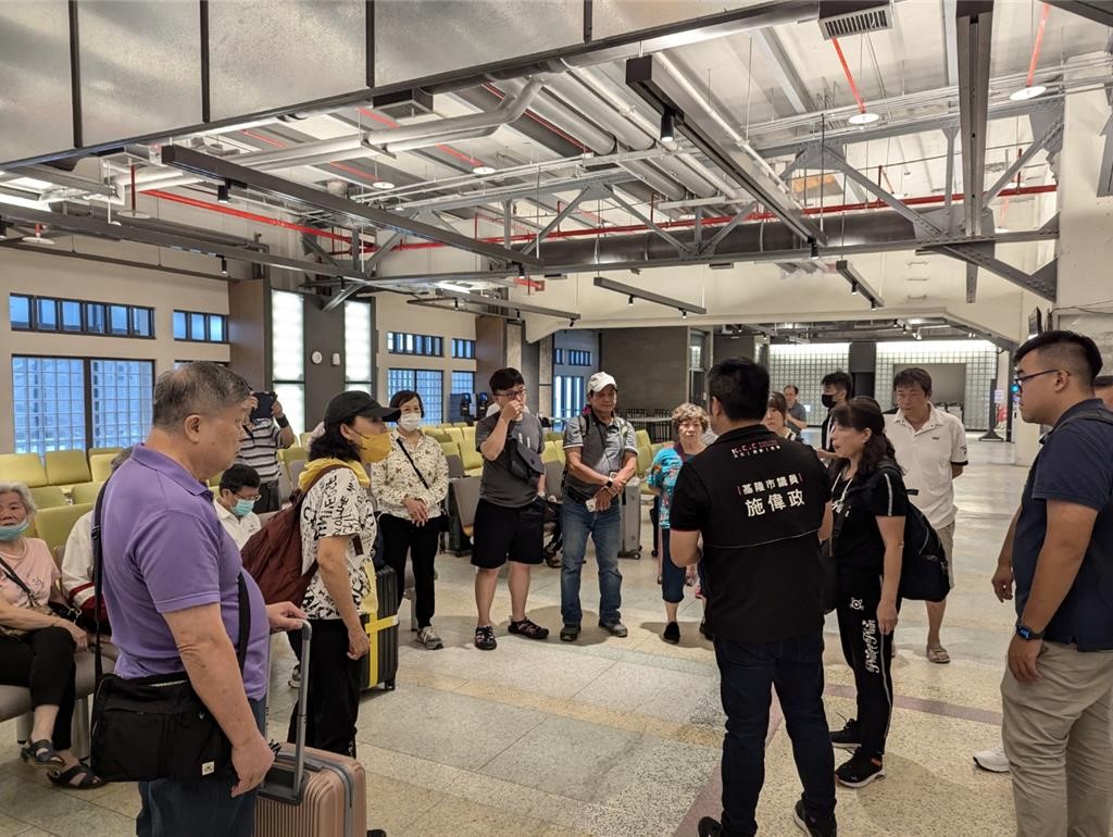 名勝世界郵輪遇台風改行程 逾百乘客被落在基隆港