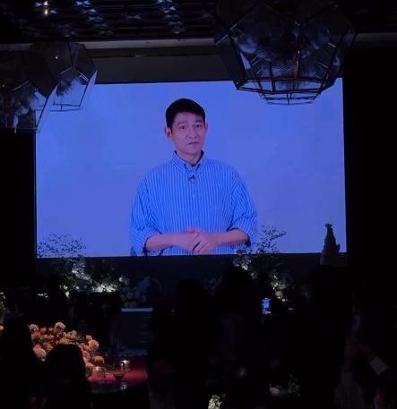 刘德华拍片送祝福