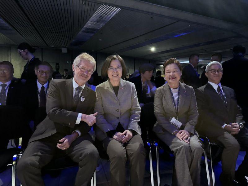 捷克公元两千论坛晚会  蔡英文与参院议长并坐