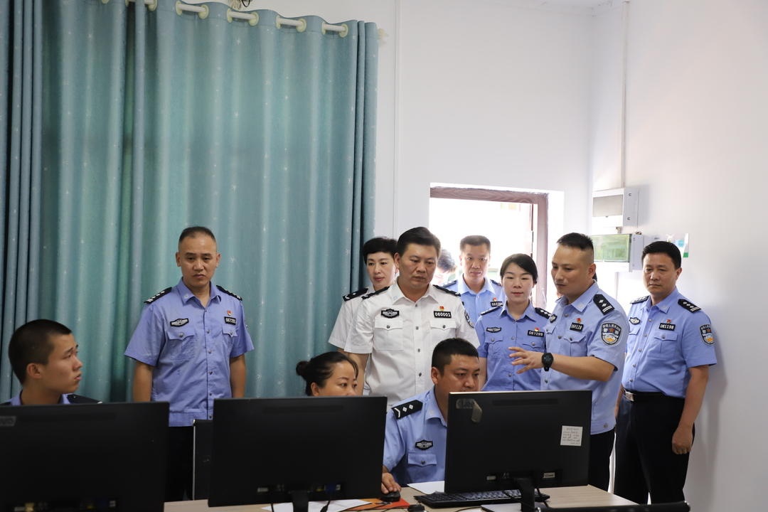 湖南邵阳公安局枪击 特警枪伤局长自轰亡