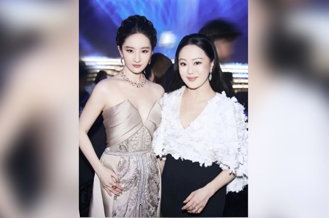 刘亦菲合体“玫瑰原型人物” 网友被61岁的“她”惊艳