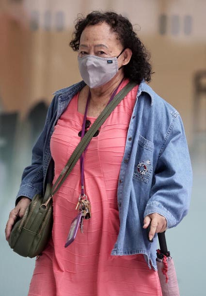 七旬嬷坠网恋卷洗钱案 监5周 夫闻判落泪