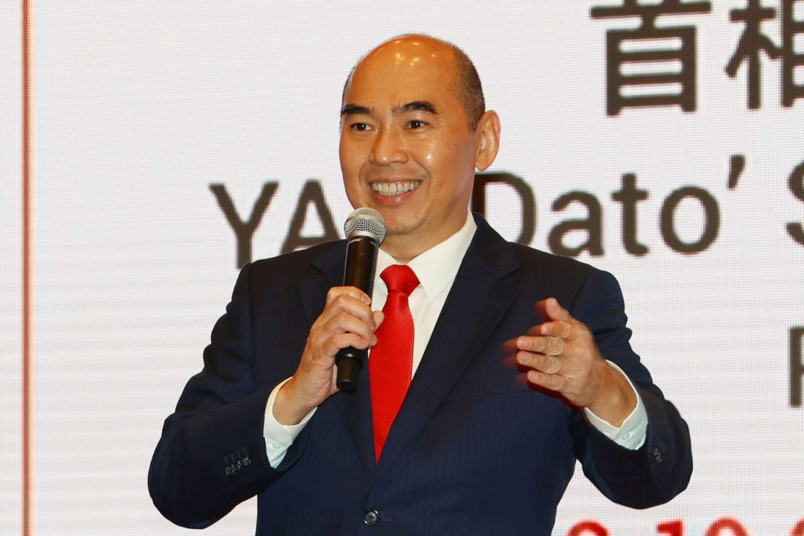 吴逸平当选中总总会长