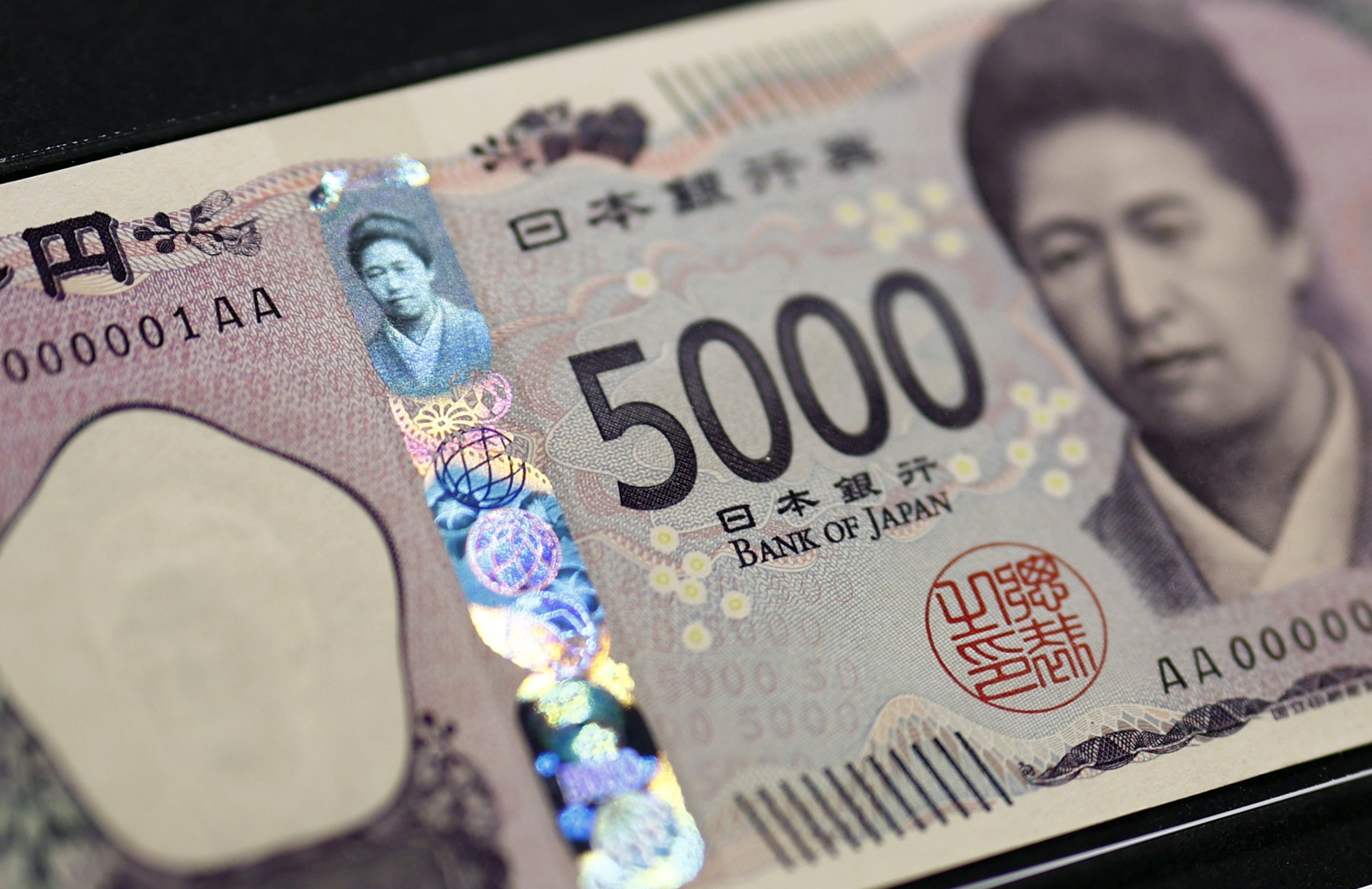 日本央行行长重申可能升息 但日元新年开局承受卖压