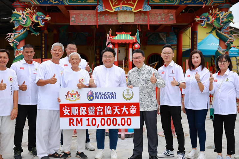 倪可敏與吳家良親臨 安順4廟各獲撥萬元