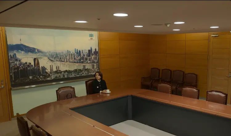 热门韩剧《造后者》风景画 被指用重庆冒充首尔