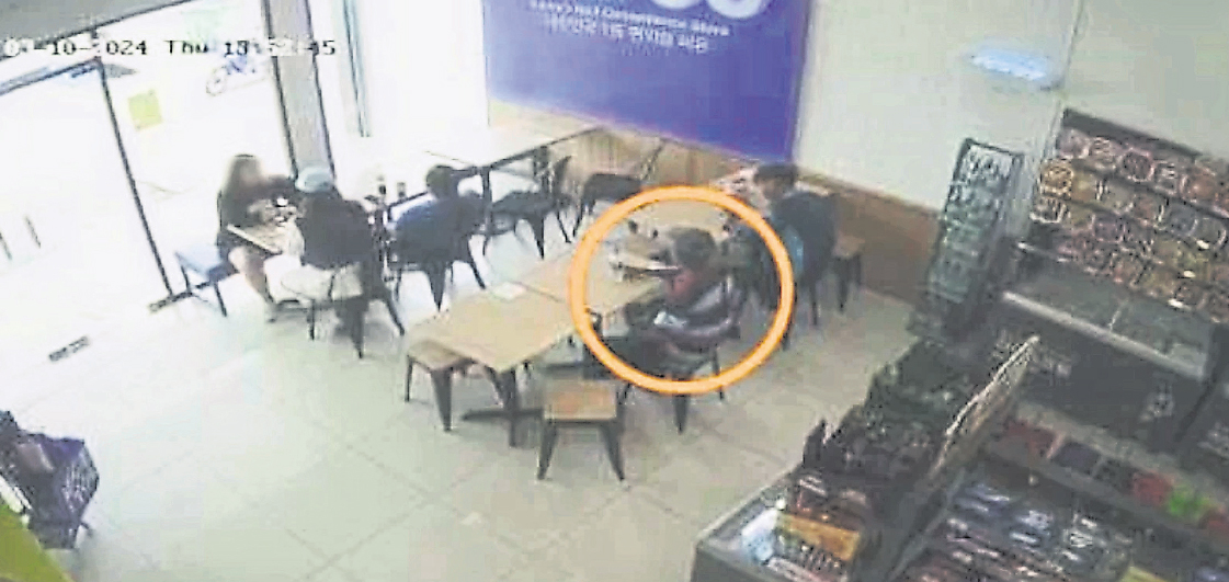 男子便利店“露宝”亵玩 少女夺门而出报警