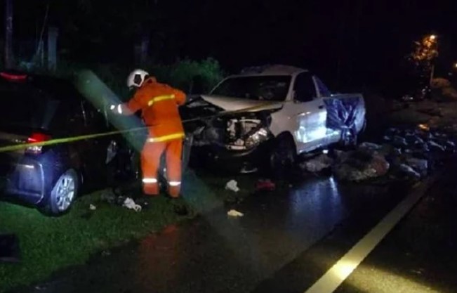 货卡与Axia相撞酿3死3伤