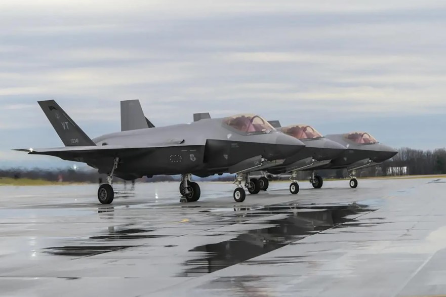 马斯克:傻子才续造F-35战机 未来空战将聚焦无人机