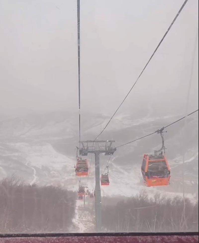 张家口滑雪场缆车故障 乘客零下十多度严寒中被困