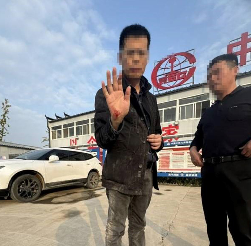 新华社记者遇袭 中铁七局道歉·5人遭免职