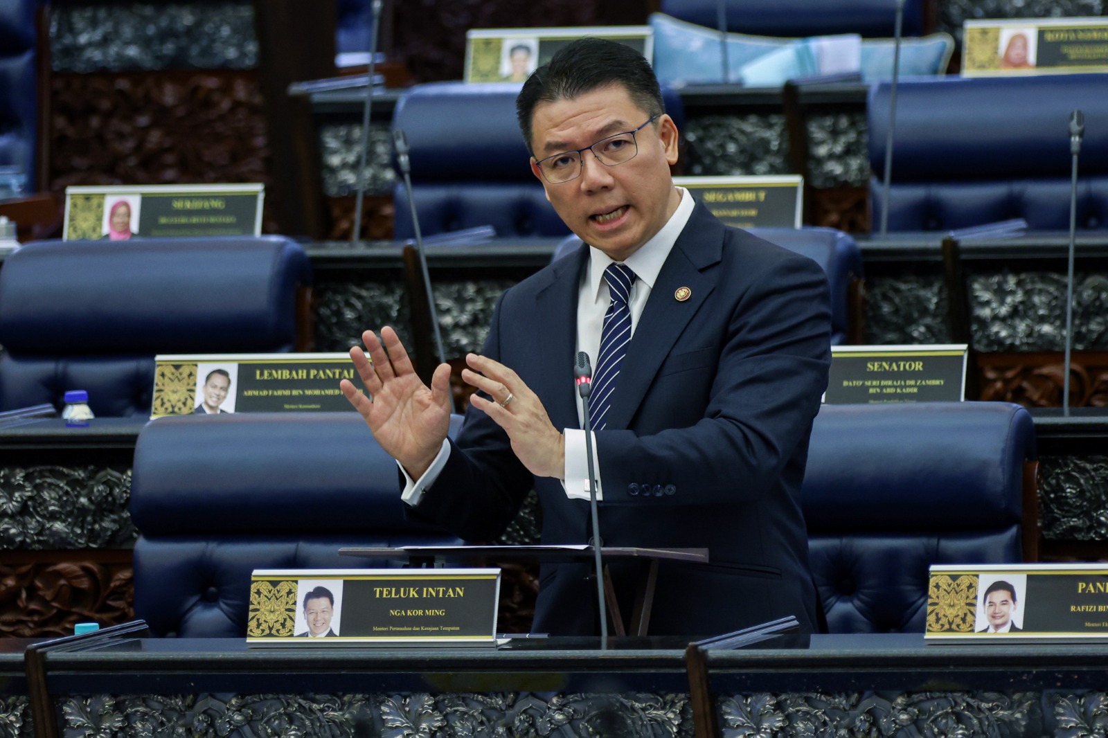 新人民住宅计划推管理费制 倪可敏:需门禁卡进出大楼