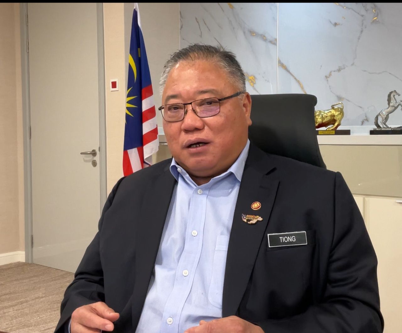 强制C级渔船设追踪器  张庆信促与渔民对话
