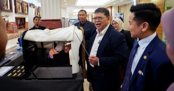 佐哈里