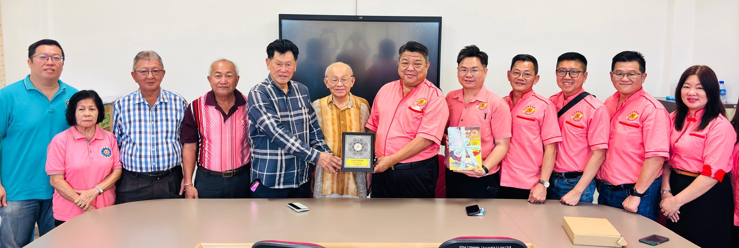 巴生广东会馆青年团   率4机构访甲宗亲