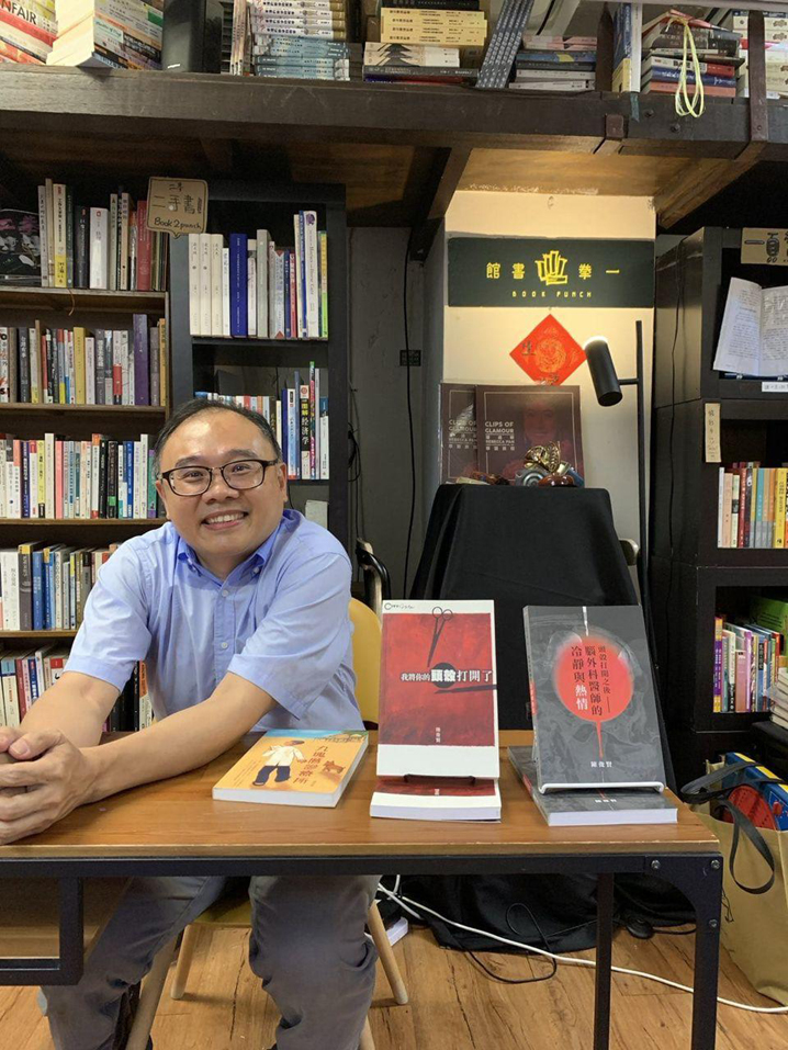 医生作家陈俊贤:保持理性冷静 “医生并非无情冷漠”
