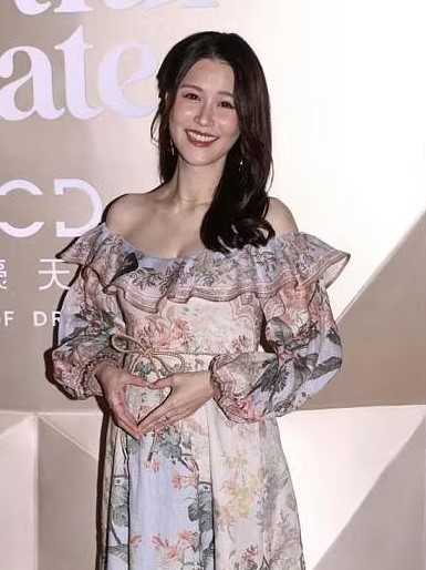 脑海里都是食物  黄翠如怀孕后胖6公斤
