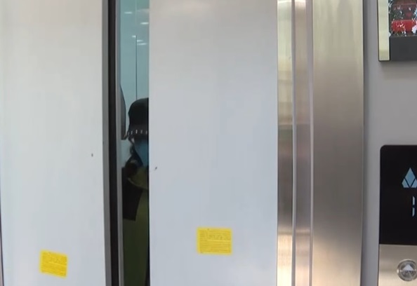 提早1分钟等电梯“被当早退” 前雇员遭开除提告胜诉
