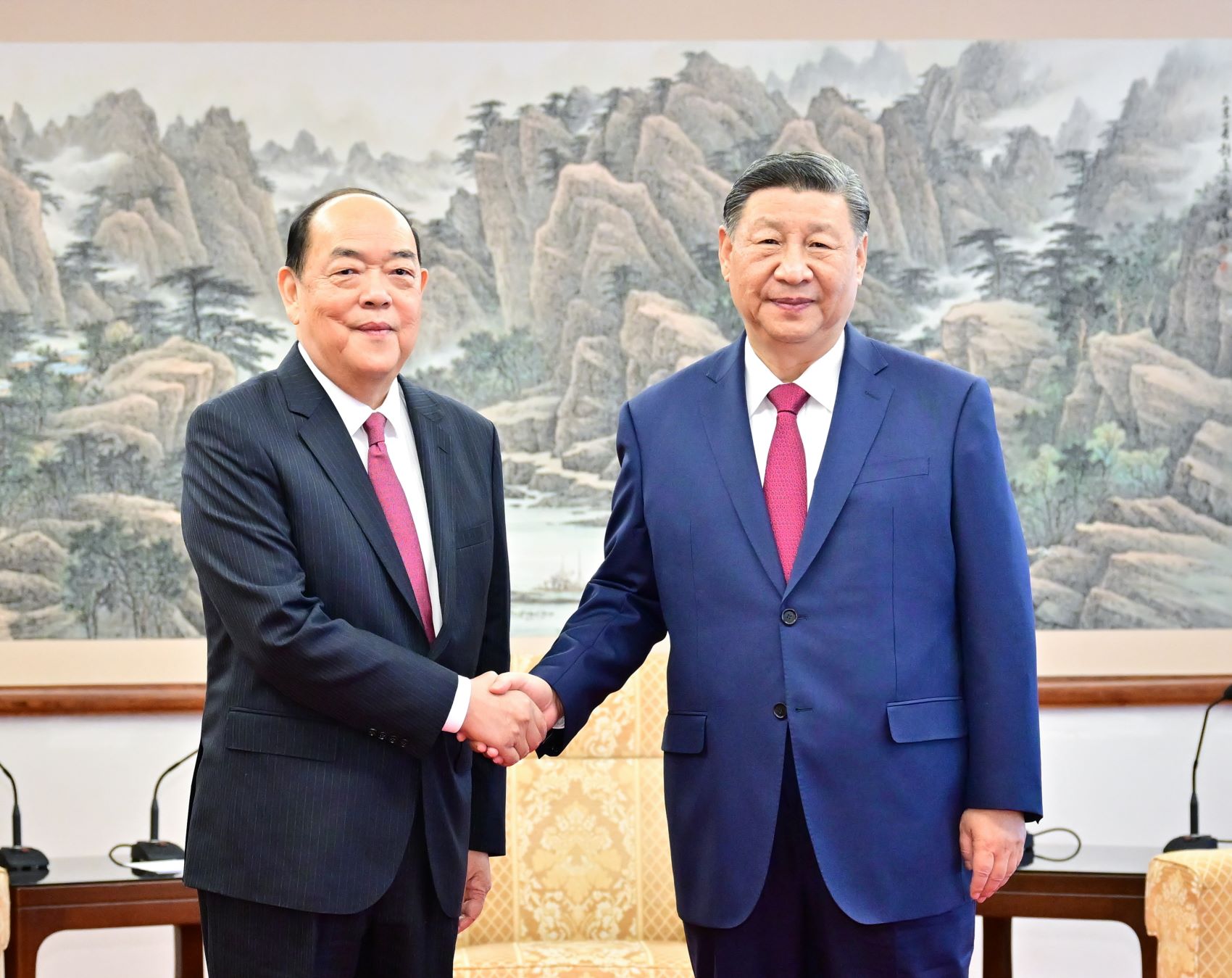 澳门特首5年任内迎难而上   习赞贺一诚务实有为