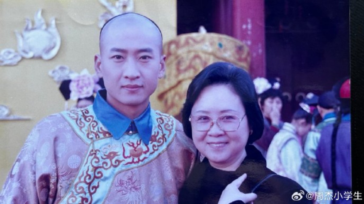 “尔康”悼念琼瑶 “愿自己走时也潇洒”