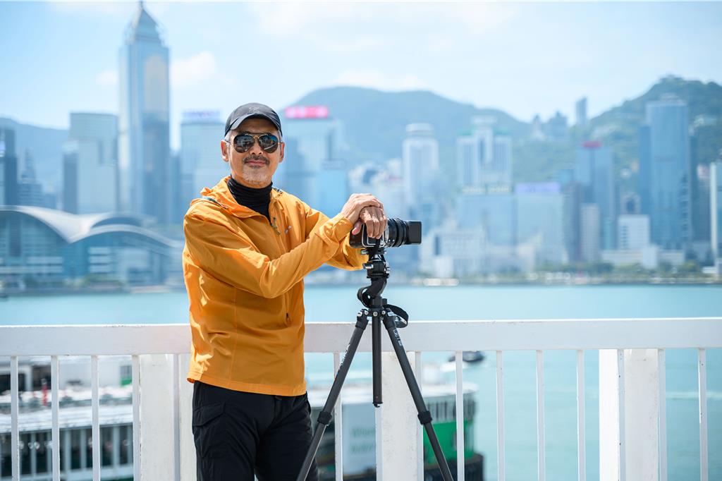 周润发办慈善摄影展 作品尽显对香港深厚情感