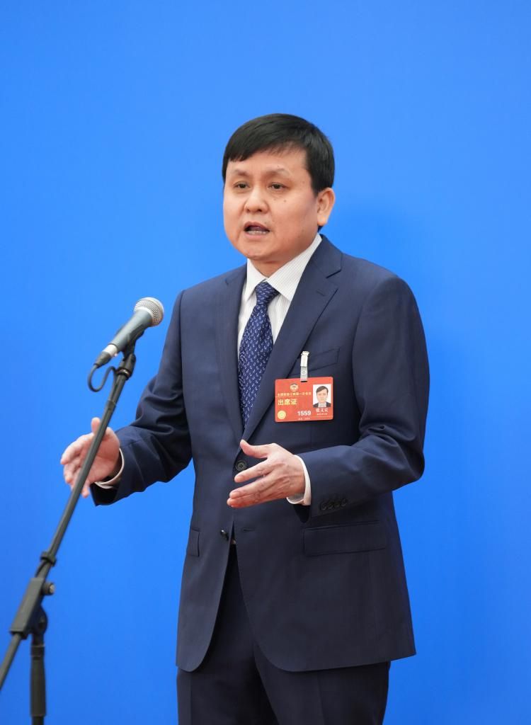 中国抗疫专家被AI换脸直播带货 张文宏:多次投诉屡禁不绝