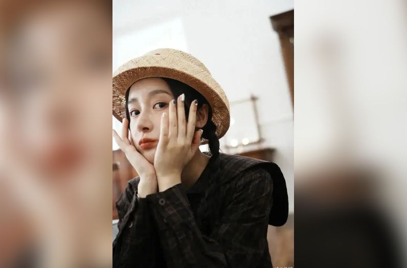 徐娇劝阻室内抽烟被抢手机 网友轰警处理不当