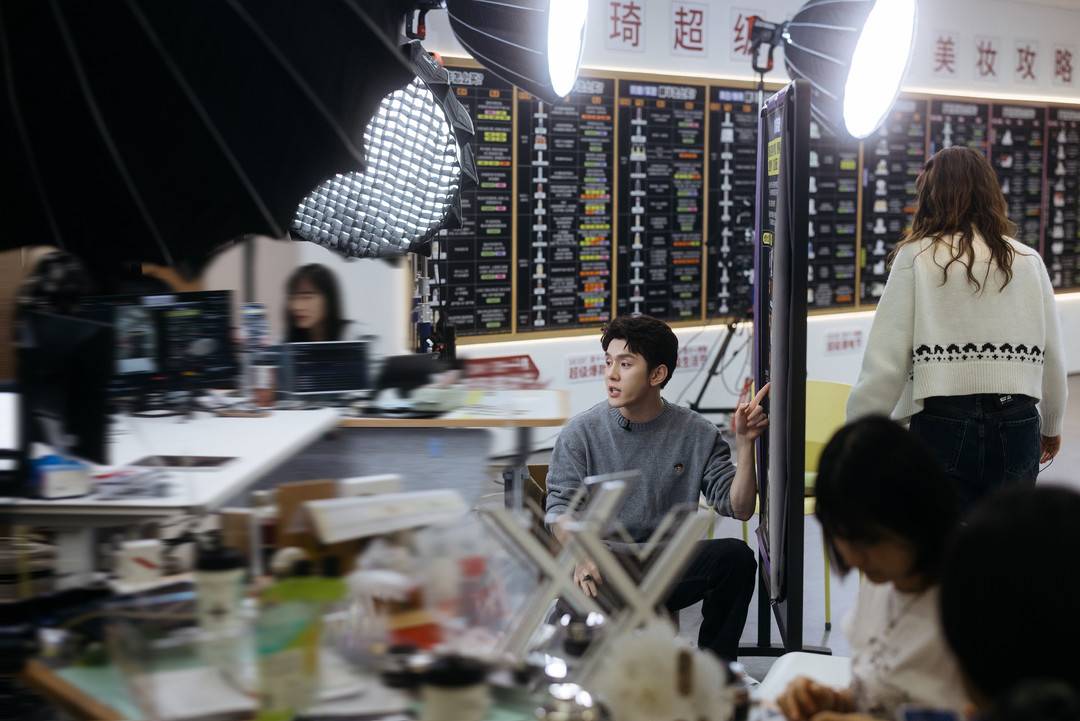 李佳琦直播出意外 一晚狂赚3个亿!