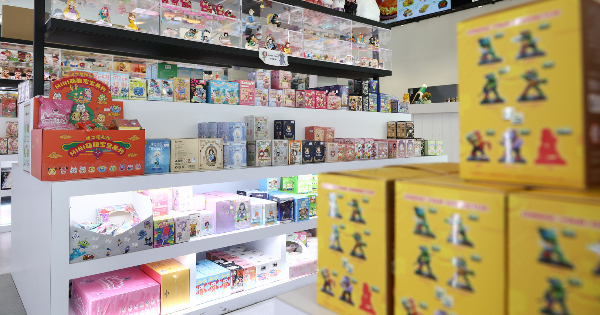 【独家】盲盒引抢购·带旺实体店 高仿商盯上搅乱市场