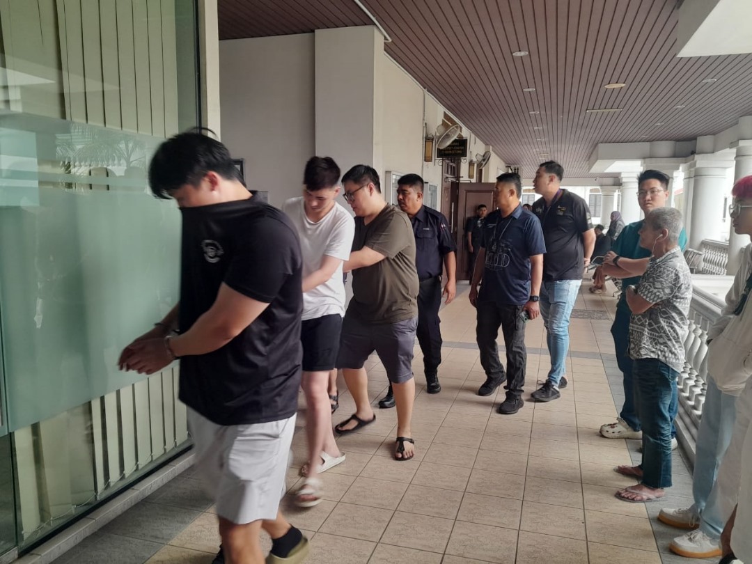 豪宅开赌场 13赌客罚4000元