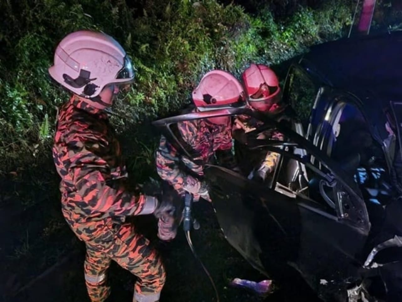 台灣女失控衝反方向車道 1死3傷
