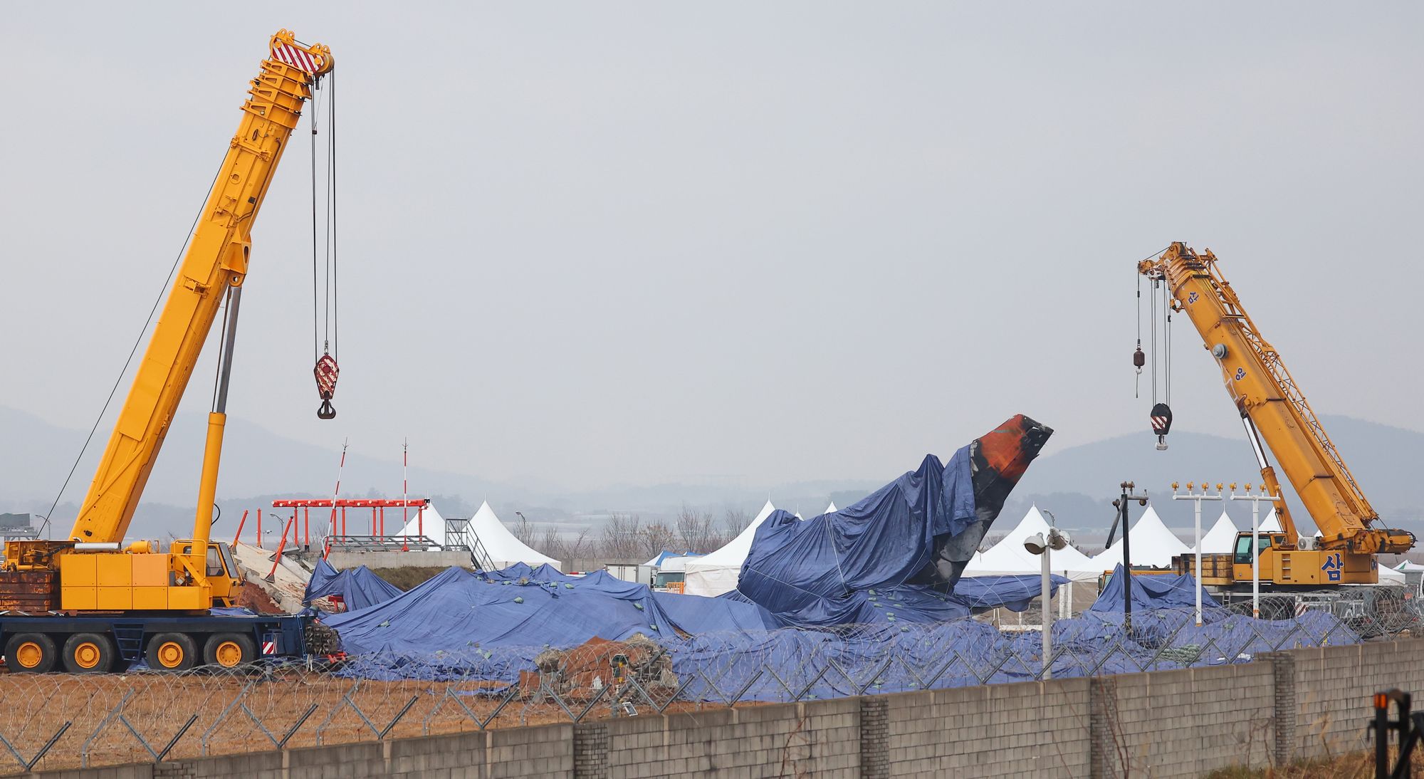 济航空难现场搜寻结束 大部分罹难者遗体已交还家属