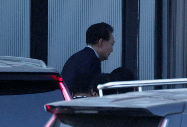 尹锡悦关押地点曝光 检方展开讯问“问题厚达200页”