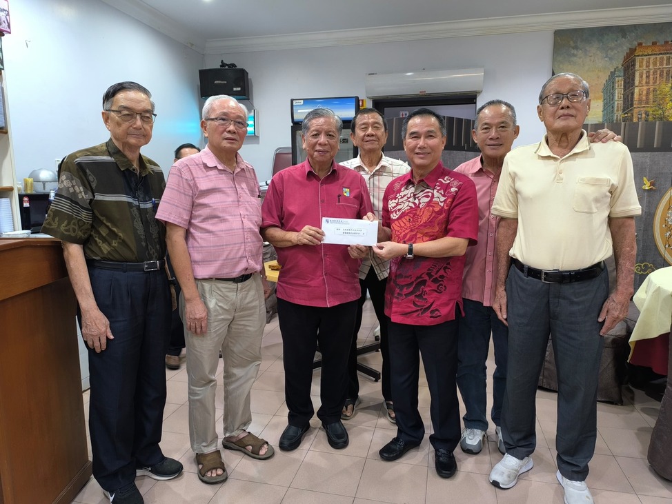 马口启文校友会 许金殿受委永久名誉顾问