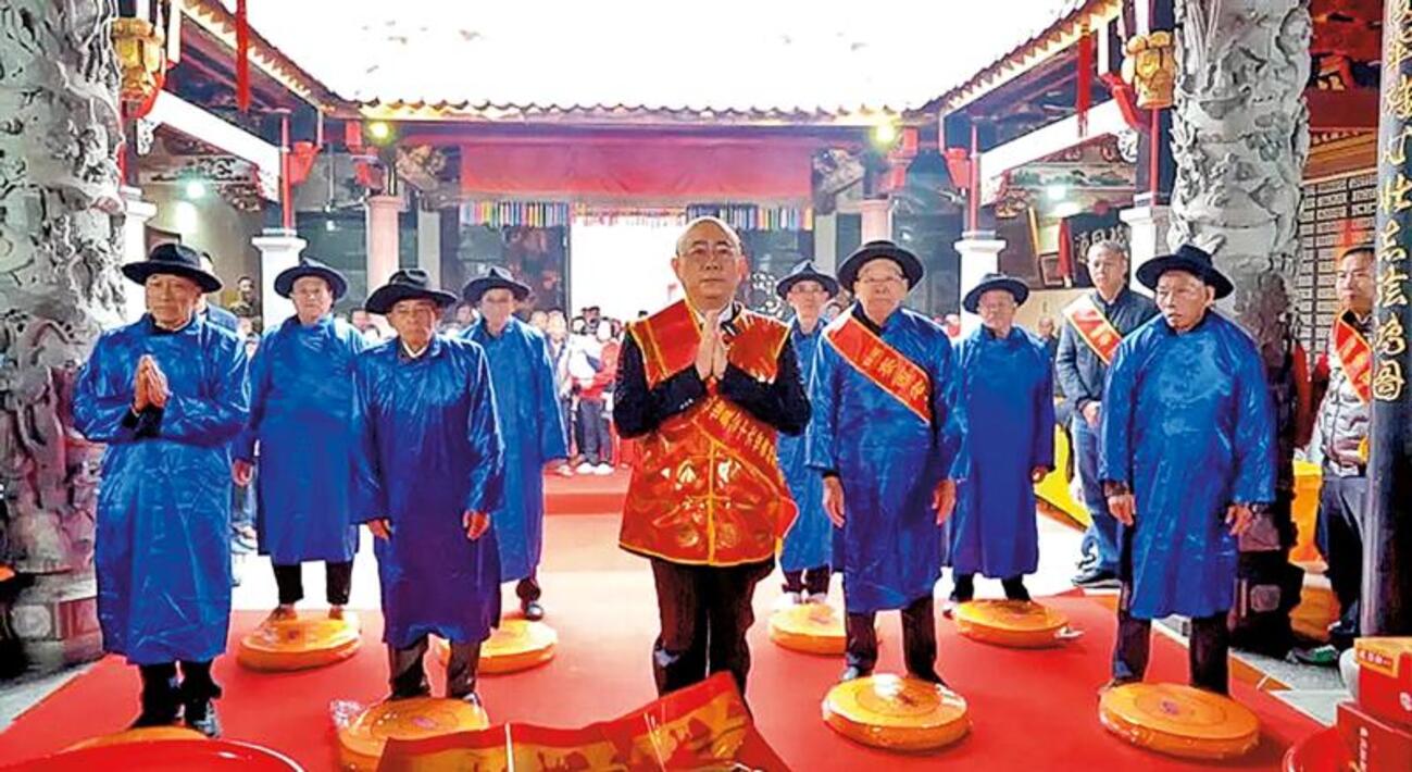 郭正亮蔡正元家谱之旅 台湾名嘴流行寻根