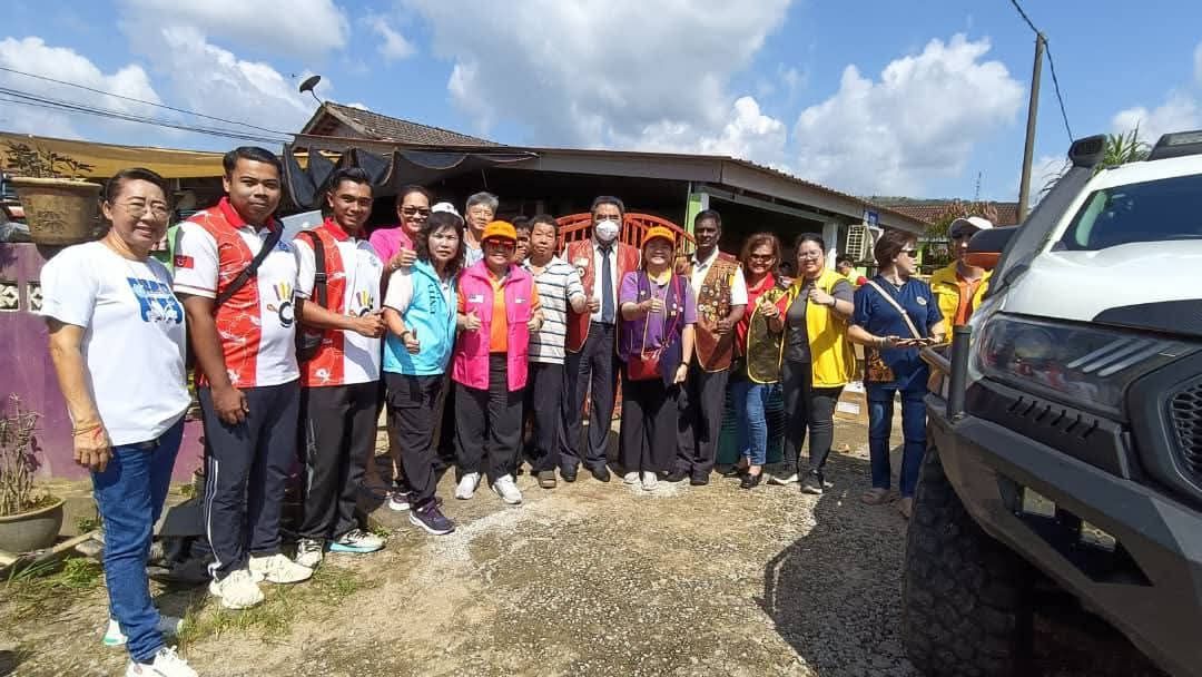 吉兰丹吉隆坡14狮子会   360物资送吉赖巴西富地灾民