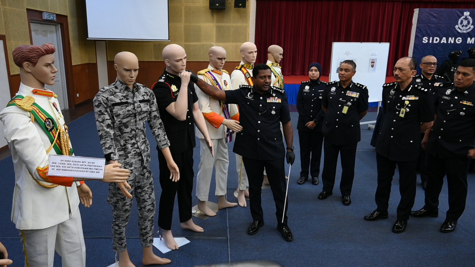 NGO成员佩戴勋章引争议 警方:已控创办人等7人