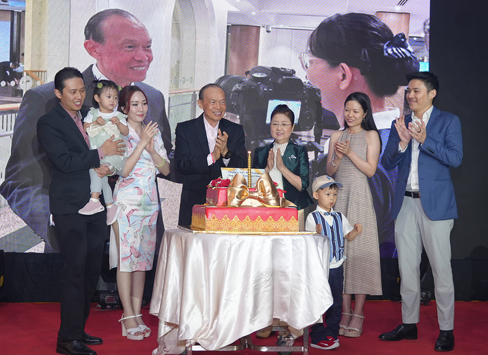 林偉才67歲生日宴 商界大腕高歌祝壽