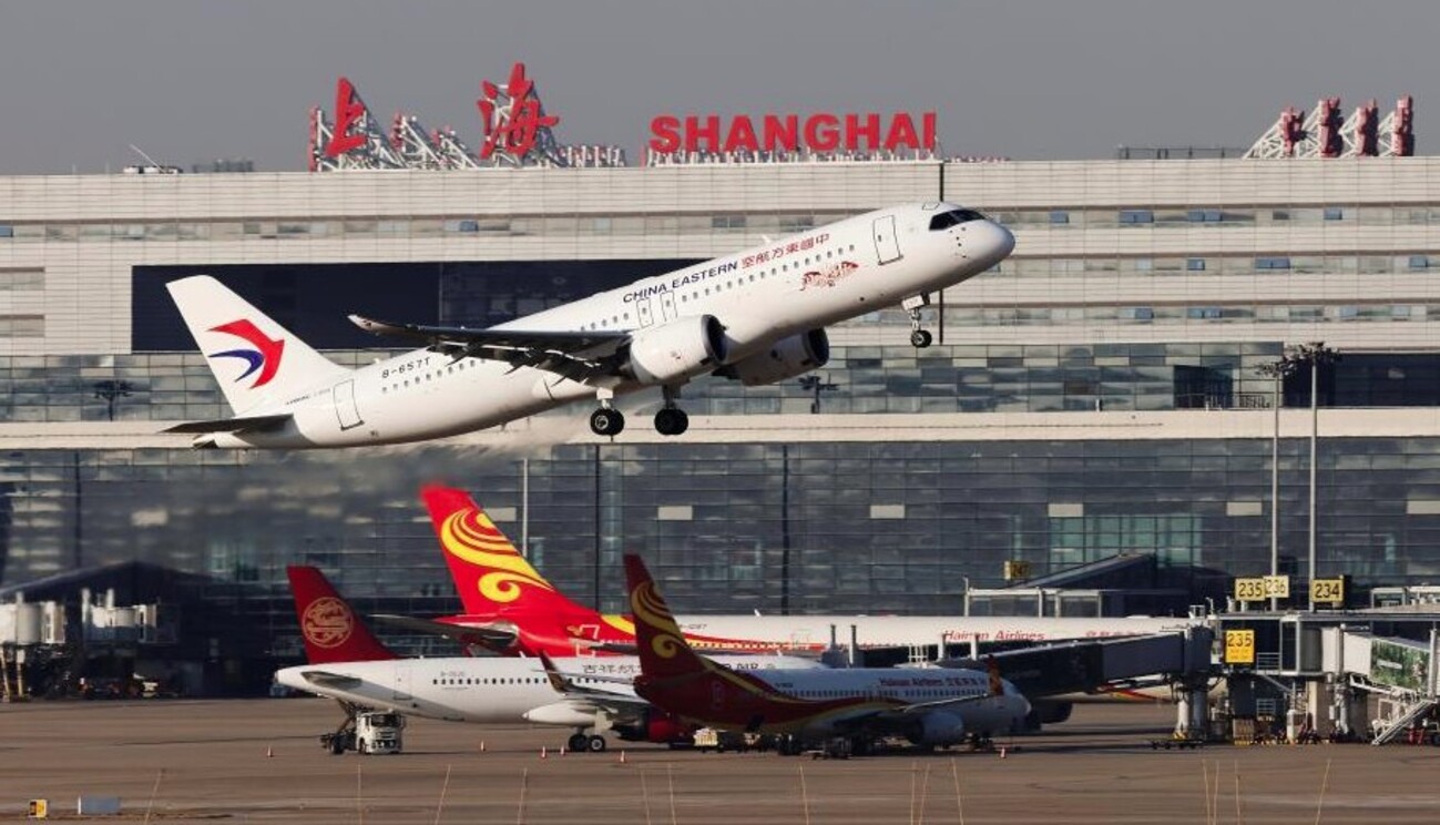 中国产C919客机 沪港航线首飞