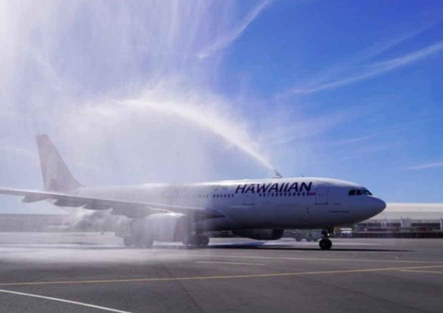 美国283人客机“驾驶舱冒烟” 宣布紧急状态急返航