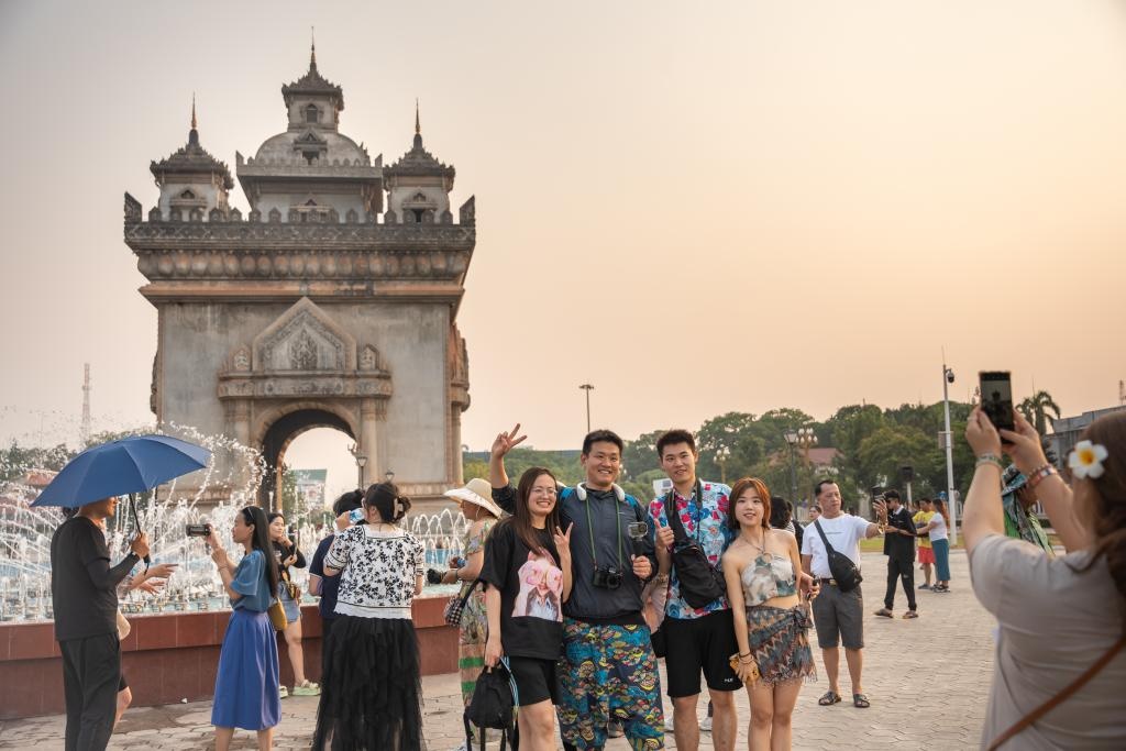 中客团旅游一条龙再现 寮国没赚头叫停免签