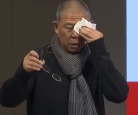 农夫山泉锺睒睒泪洒年会:我们的钱是干净的